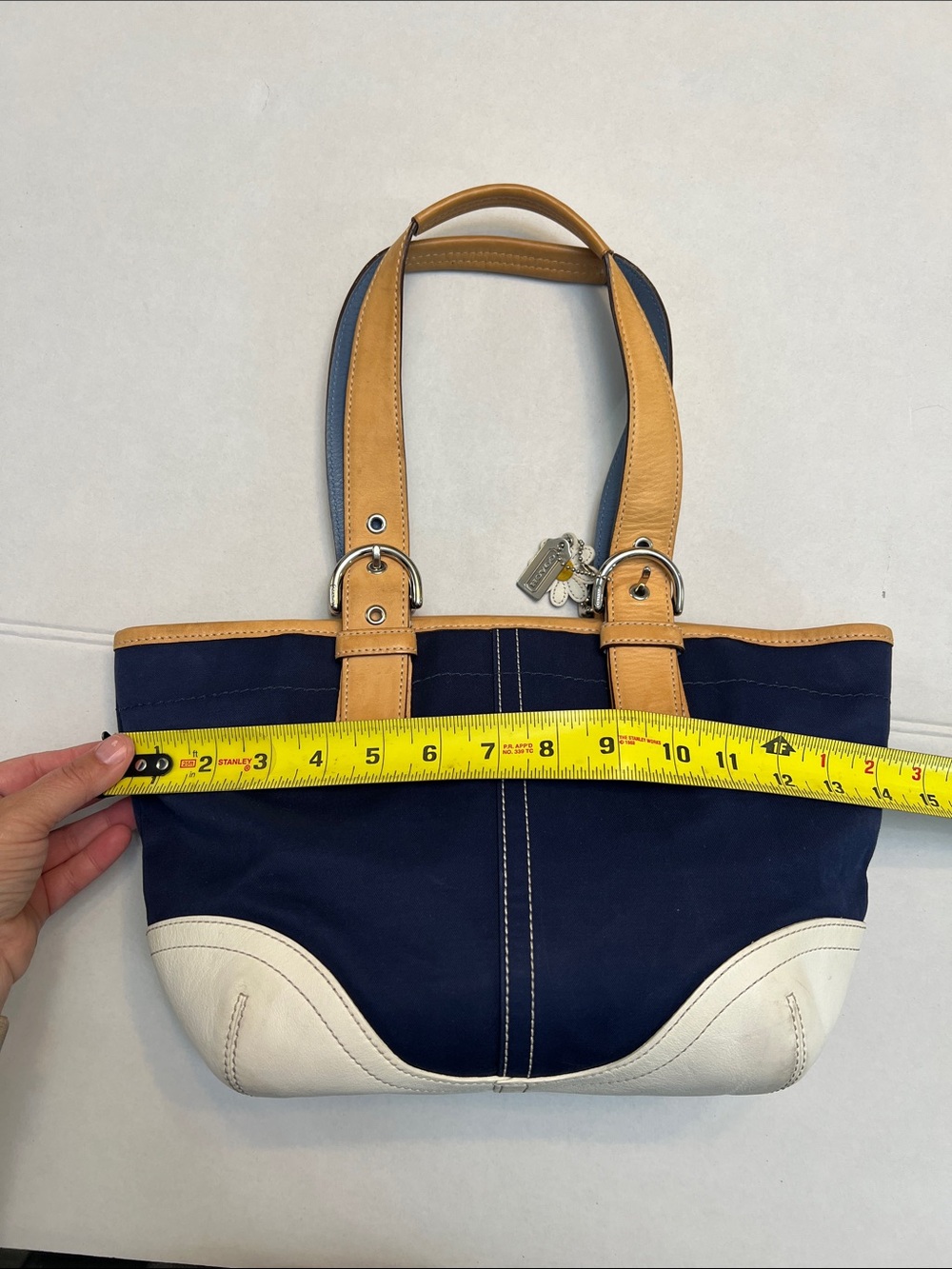 VINTAGE Y2K SOHO COACH DAISY CHARM SHOULDER BAG NAVY CANVAS WHITE LEATHER PREPPY - Picture 13 of 15
